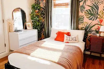 Image de Pura Vida Long Beach - Private 2nd story apartment. Walk to beach & restaurants