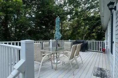 Image de Beach house off the beaten path, only 7 minutes walk to Long Sands beach!