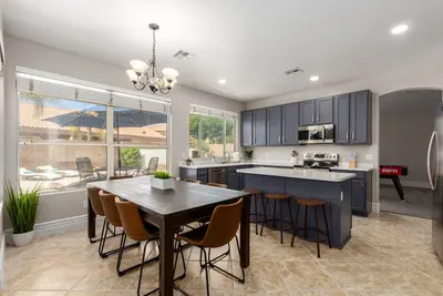 Image de Perfect winter getaway home {Heated Pool, Spa, Bbq, Putting Green}