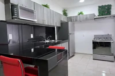 Image de Family home with pool.
