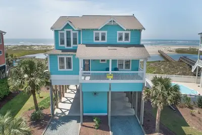 Image de Hobbs Realty - \"Island Point\" is an Oceanfront paradise situated on the point of the island
