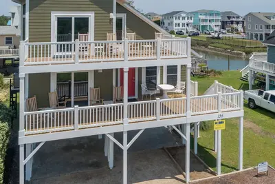 Image de Hobbs Realty - \"Point of Views\" provides canal, marsh, and Intracoastal Waterway views!