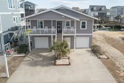 Image de Hobbs Realty - You will be \"Tank Fully at the Beach\" in this charming cottage located on the canal