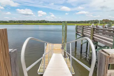 Image de Hobbs Realty - Private Dock on Intracoastal Waterway & Separate Suite on Ground Floor