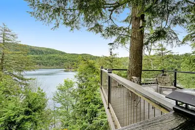 Image de Spectacular dog-friendly lakefront house with washer\/dryer & fast WiFi