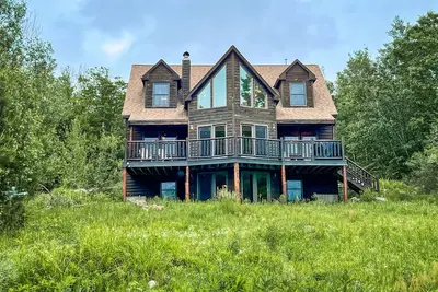 Image de Spacious lodge with Shawnee Peak view, great deck, fireplaces, & central Ac