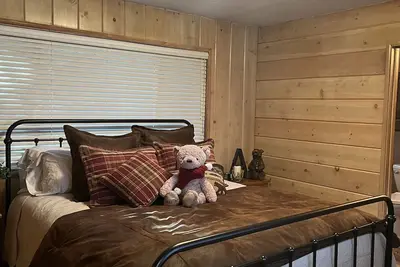 Image de Rustic Mi Wuk Cabin