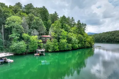 Image de The Blue Canoe | Cozy Lakefront Getaway in Blue Ridge | Rustic and Elegant