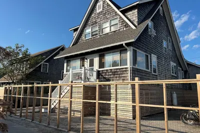 Image de Charming and spacious Beach House in Ocean Beach, Long Island, Ny