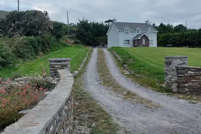 Image de Captivating 3-Bed House