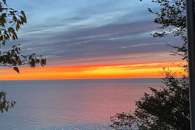 Image de Sunset Serenity - Incredible Home On Bluff Overlooking Lake Michigan!
