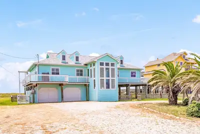 Gulf-view gem with private beach access, deck, patio, fenced yard, Ac, & W/D