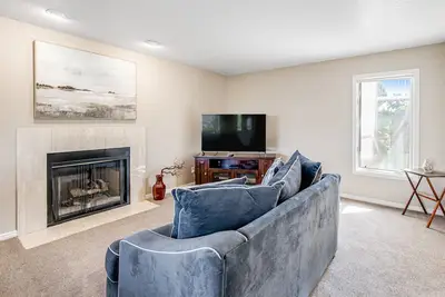 Image de Sunny dog-friendly condo with game room, pool, tennis, hot tub, & washer/dryer
