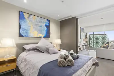 Image de ✔Sophisticated Designer Condo W River & City Views