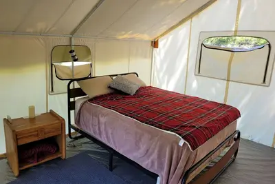 Image de Glamping Tent with Bathhouse near Silverwood