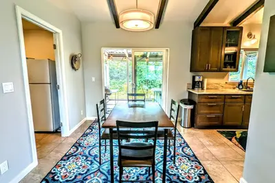 Image de Family house, no cleaning fee, near Shipman Beach