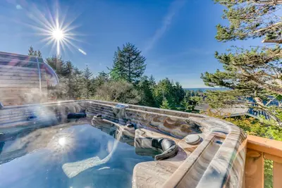 Image de Spa Home! Hot Tub & Sauna, Ocean View, Ac+ Ev Charger, Wheelchair Lift.