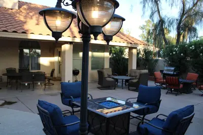 Image de Enjoy the arts! Private pool and large outdoor living!