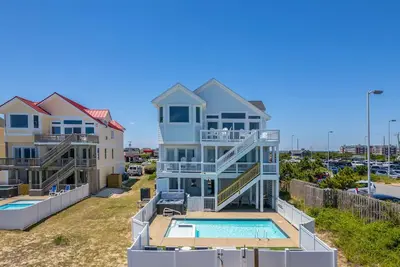 Image de Busy Being Fabulous:Oceanfront, private pool, hot tub, rec & theater room, elevator