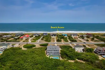 Image de Hotel California: Semi-oceanfront, ocean views, private pool, hot tub, theater room, elevator.