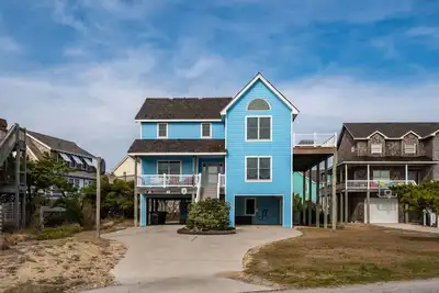 Image de Baltrush Bungalow: Oceanside, hot tub, community pool & tennis court, short walk to beach.