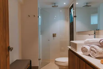 Image de Stylish 710ft Loft. 24/7 Front Desk- Alori 302
