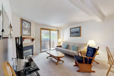 Image de Lovely home w/ pool, hot tub, mountain view, balcony, fast WiFi, & washer/dryer