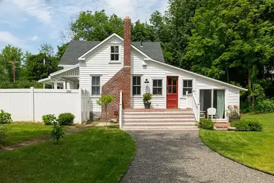 Image de Twin Cedar Pond: Lovely Farmhouse w\/ Indoor Pool