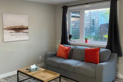 Image de Entire 1 Bedroom Unit with Free Parking and Wifi - u5