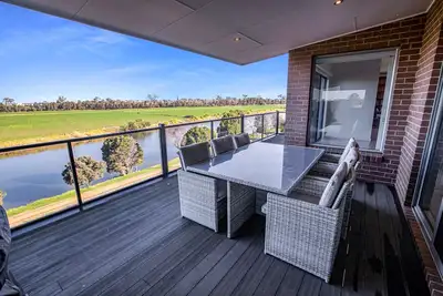 Image de Riverside Haven - Elevated views of the Mitchell River and Clifton Creek