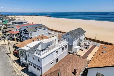 Image de Board141r | Custom Home in Beachside Location, Ocean & Beach Views! by Shore Points Vacations