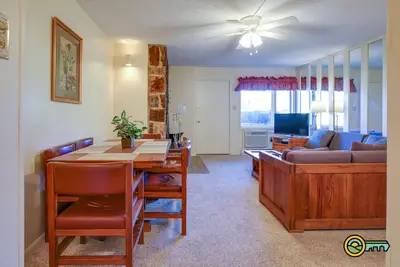 Image de Ski\/Mtb\/Golf Condo (#103) - Slope side | Walk out to ski slopes & mountain bike park!