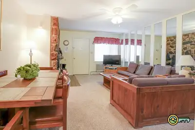 Image de Ski\/Mtb\/Golf Condo (#117) - Slope side | Ski slope & Resort views | Walk-in access!