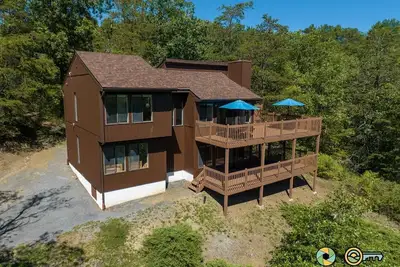 Image de Golf-lover's Mountain Chalet (#150b) - Double-level deck with front-row golf course view!