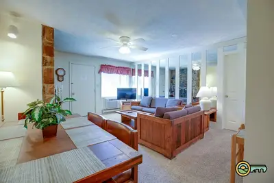Image de Ski\/Mtb\/Golf Condo (#122) - Slope side | Wonderful mountain & golf course views!