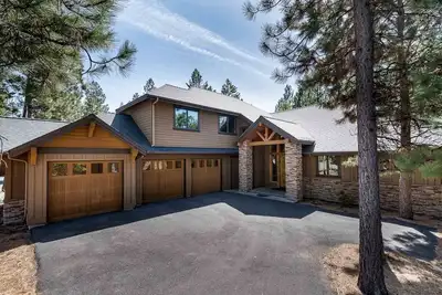 Image de Spacious Family Retreat with Access to Exclusive Golf