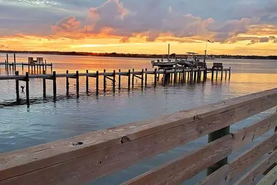 Image de Beach Parking & Walk to Sound Pier & No Stairs!