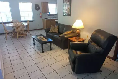 Image de OakHaven Annex--Large, secluded apartment one block from beach and Walmart.