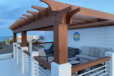 Image de Spacious with Panoramic Ocean Views, close to beach, Arcade w/ Pinball, iRacing!