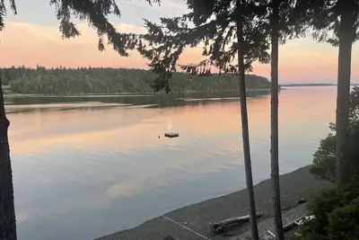 Private Island Escape on Puget Sound - Newly Remodeled! 60 minutes from Seattle!