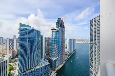 Image de 46th Floor Luxury | City Views + Pool & Gym