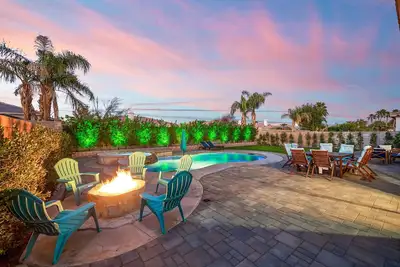 Image de Lux Desert Oasis Pool Spa Fire Pit Games