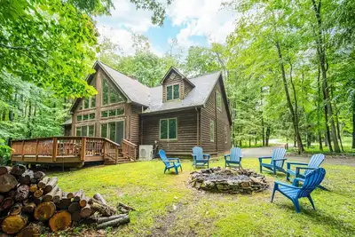 Image de Wooded Bliss | Boat Slip, Firepit, Lake Access!