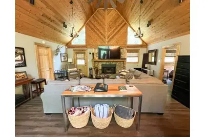 Image de 3br Waterfall hot tub cabin, creek runs through