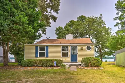 Image de Serene River Retreat w\/ Private Beach & Dock!
