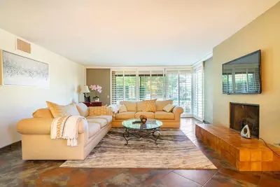 Image de Coveted Comfort: Spacious 2-Bedroom Condo with Patio Retreat