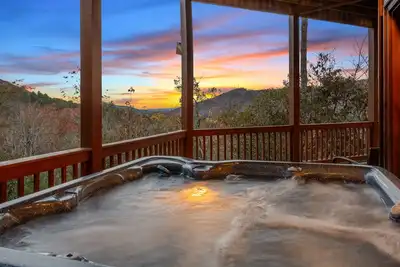 Image de Mountain Hideaway | Firepit, Views, HotTub, & Game Room!