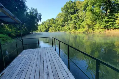 Image de Cozy riverfront cabin! Great fishing & fun for the whole family.