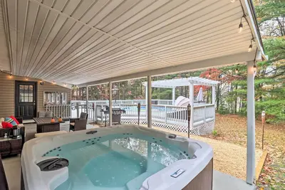Image de Pocono Home w/ Hot Tub, Fireplace & Game Room!