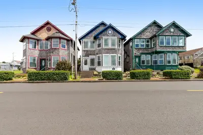 Image de 3 stunning water-view homes 1 block from beach with hot tub - walk to Coast St
